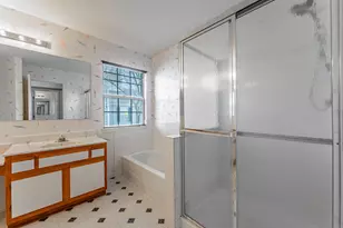 319 W Streamwood Blvd, Streamwood, IL 60107 - Photo 15