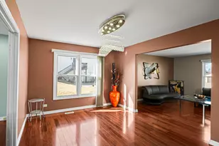 51 W Stevenson Dr, Glendale Heights, IL 60139 - Photo 7