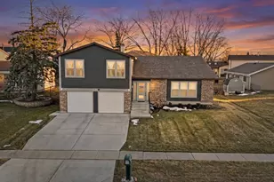 51 W Stevenson Dr, Glendale Heights, IL 60139 - Photo 1