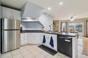 912 River Terrace Dr, Johnsburg, IL 60051 - Photo 11