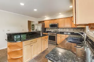 111 S Brighton Pl, Arlington Heights, IL 60004 - Photo 7