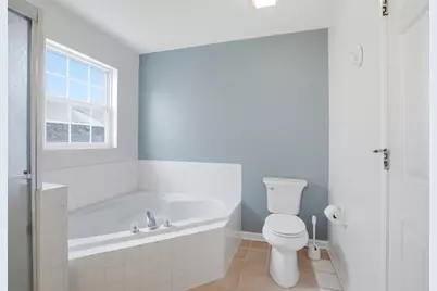 1096 Viewpoint Drive, Lake in the Hills, IL 60156 - Photo 17