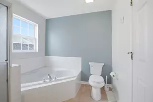 1096 Viewpoint Dr, Lake in the Hills, IL 60156 - Photo 17