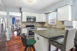 1096 Viewpoint Dr, Lake in the Hills, IL 60156 - Photo 11