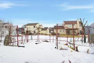 1096 Viewpoint Dr, Lake in the Hills, IL 60156 - Photo 27