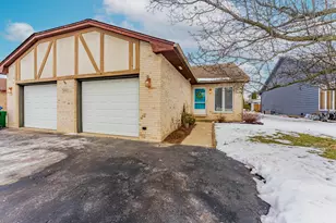 7203 S 86th Ave, Justice, IL 60458 - Photo 1