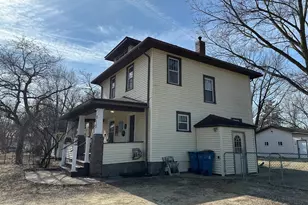 515 Burlington St, Savanna, IL 61074 - Photo 1