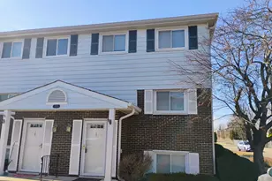 553 W Park Ave, Libertyville, IL 60048 - Photo 1