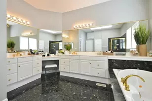 575 Cypress Point Ct, Riverwoods, IL 60015 - Photo 5
