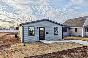 309 19th Ave, Ottawa, IL 61350 - Photo 1