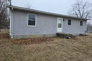 219 S 1st St, Carthage, IL 62321 - Photo 19