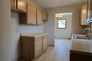 219 S 1st St, Carthage, IL 62321 - Photo 7