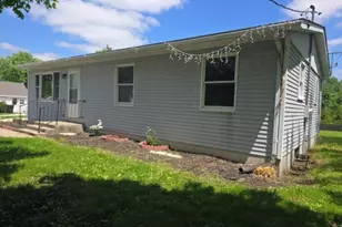 219 S 1st St, Carthage, IL 62321 - Photo 25
