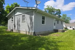 219 S 1st St, Carthage, IL 62321 - Photo 23