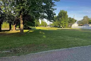 219 S 1st St, Carthage, IL 62321 - Photo 27