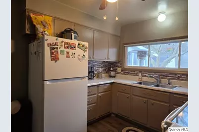 710 Country Lane, Carthage, IL 62321 - Photo 9