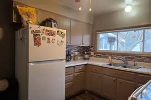 710 Country Ln, Carthage, IL 62321 - Photo 9