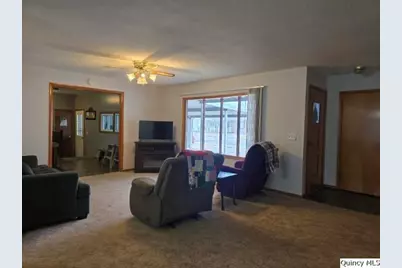 710 Country Lane, Carthage, IL 62321 - Photo 5