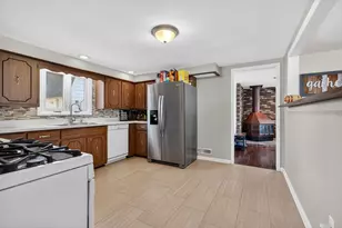 2408 Meridian Dr, Joliet, IL 60431 - Photo 9