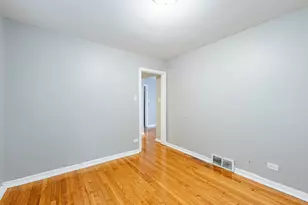 7637 S Essex Ave, Chicago, IL 60649 - Photo 7