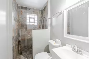 7637 S Essex Ave, Chicago, IL 60649 - Photo 15