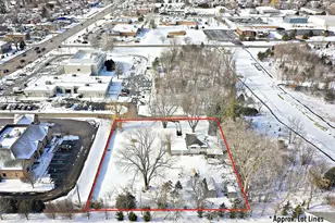 8 E Rollins Rd, Round Lake Beach, IL 60073 - Photo 9