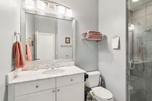 1473 W Irving Park Rd, Chicago, IL 60613 - Photo 17