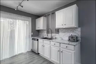 823 Heather Ln, Ottawa, IL 61350 - Photo 3