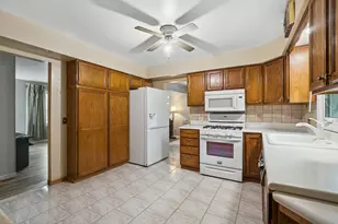 3821 Cheyenne Rd, Gurnee, IL 60031 - Photo 7