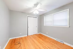 7637 S Essex Ave, Chicago, IL 60649 - Photo 11