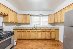 7637 S Essex Ave, Chicago, IL 60649 - Photo 9