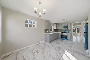 8121 S Commercial Ave, Chicago, IL 60617 - Photo 13