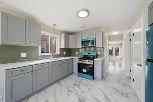 8121 S Commercial Ave, Chicago, IL 60617 - Photo 15