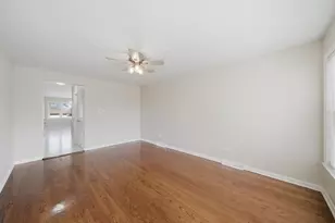 8121 S Commercial Ave, Chicago, IL 60617 - Photo 3