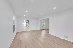 [Address not provided], Buffalo Grove, IL 60089 - Photo 3