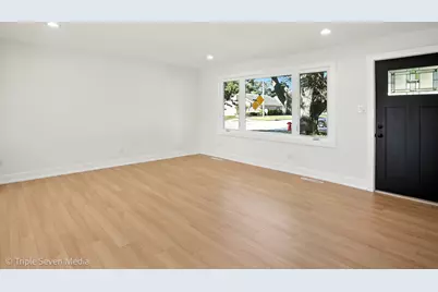 8053 Newland Avenue, Burbank, IL 60459 - Photo 7