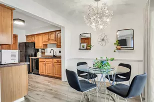 5231 Rockpointe Ct, Gurnee, IL 60031 - Photo 7