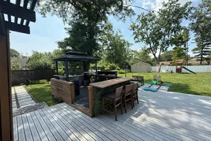 684 Pfingsten Rd, Northbrook, IL 60062 - Photo 5