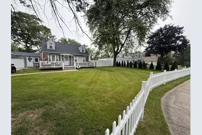 684 Pfingsten Road, Northbrook, IL 60062 - Photo 1