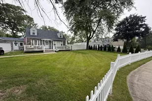 684 Pfingsten Rd, Northbrook, IL 60062 - Photo 1