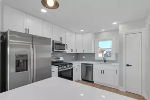 17720 Winston Dr, Country Club Hills, IL 60478 - Photo 9