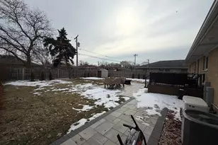 8515 N Ozanam Ave, Niles, IL 60714 - Photo 25