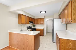 616 Manomet Ct, Schaumburg, IL 60173 - Photo 7