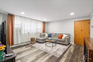 10123 Hartford Ct, Schiller Park, IL 60176 - Photo 5