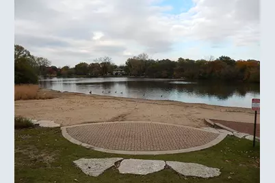 120 Lakeview Drive #309, Bloomingdale, IL 60108 - Photo 3