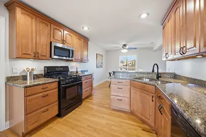 1120 N Bluebonnet Lane, Hoffman Estates, IL 60169 - Photo 11