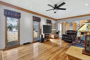 15 E Cedar Ct, Yorkville, IL 60560 - Photo 9