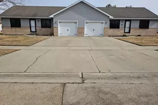 1605-1607 Schubert Dr, Morris, IL 60450 - Photo 1