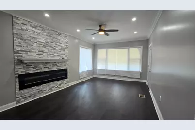 10215 S Emerald Avenue, Chicago, IL 60628 - Photo 7