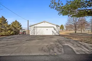 2411 Goldberg Rd, Bloomington, IL 61705 - Photo 37